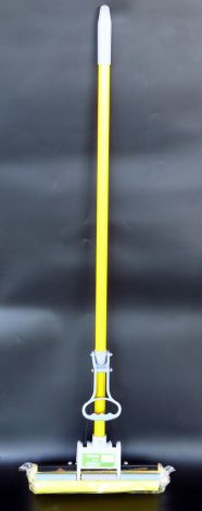 Швабра с отжимом, металлической ручкой, мягкой губкой 27 см. Максус-Плюс - 2